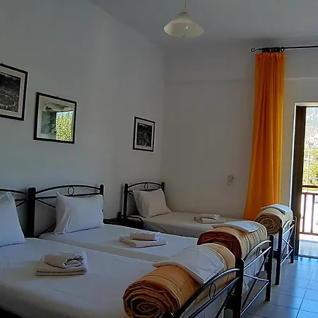 Platanos Hotel *