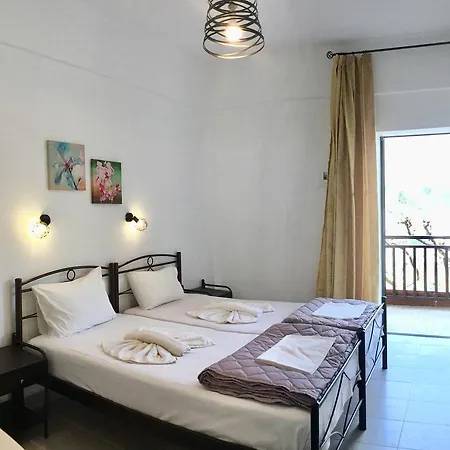 Platanos Hotel *