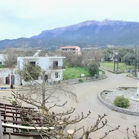 Platanos Hotel *